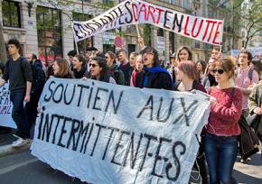 Protesters take to the street against the government's labor law "reform"